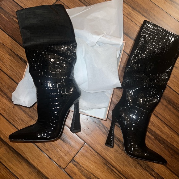 Knee high black boots - Picture 3 of 5